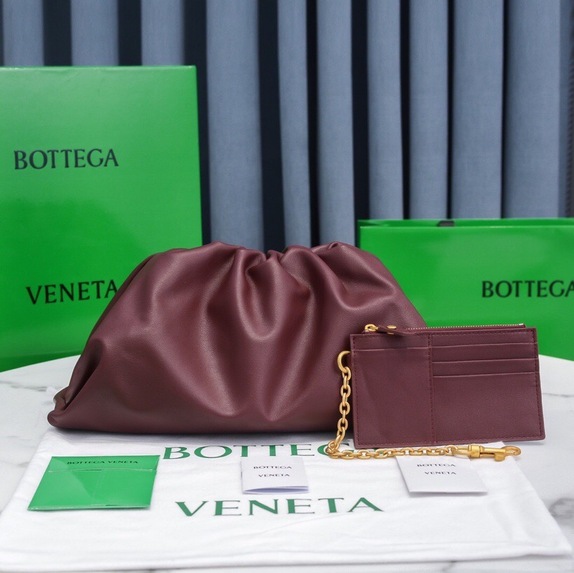 Bottega The Pouch Ruby Red 26 Ss2022
