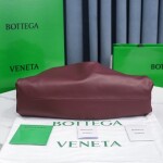 Bottega The Pouch Ruby Red 26 Ss2022