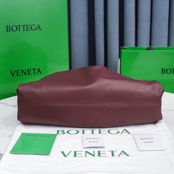 Bottega The Pouch Ruby Red 26 Ss2022