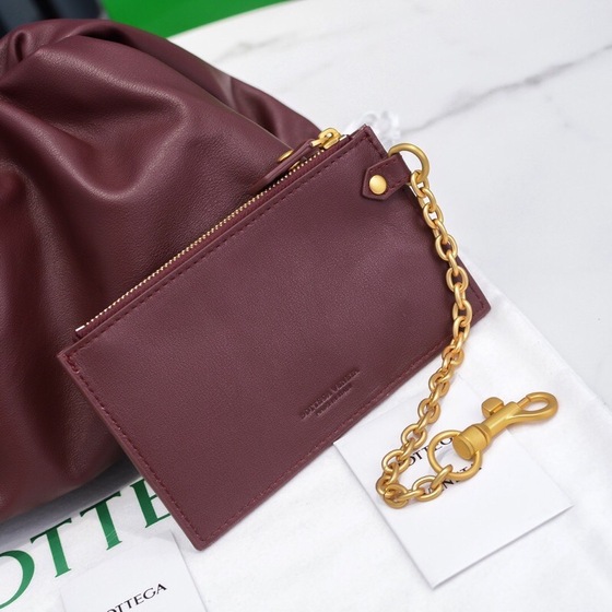 Bottega The Pouch Ruby Red 26 Ss2022
