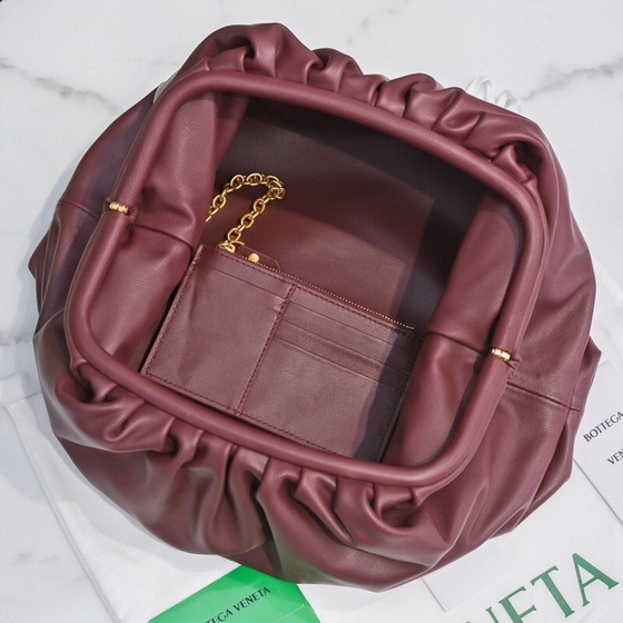 Bottega The Pouch Ruby Red 26 Ss2022