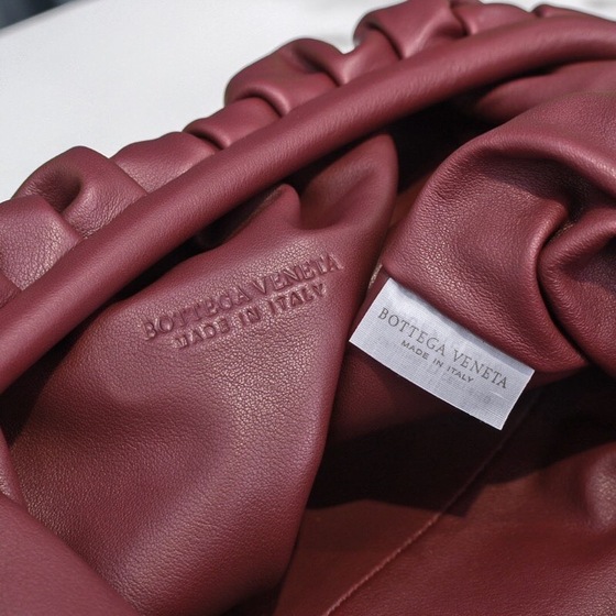 Bottega The Pouch Ruby Red 26 Ss2022