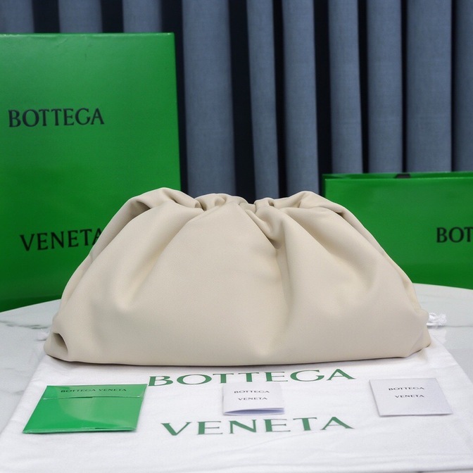 Bottega The Pouch White 26 Ss2022
