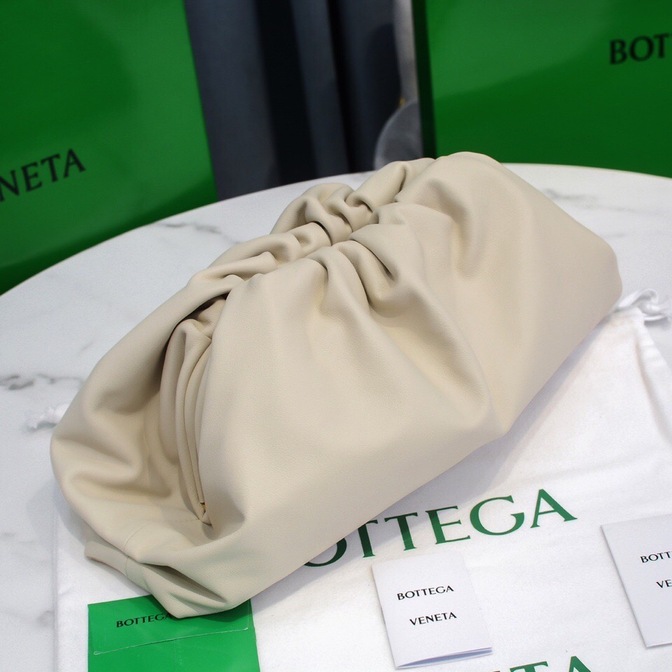Bottega The Pouch White 26 Ss2022