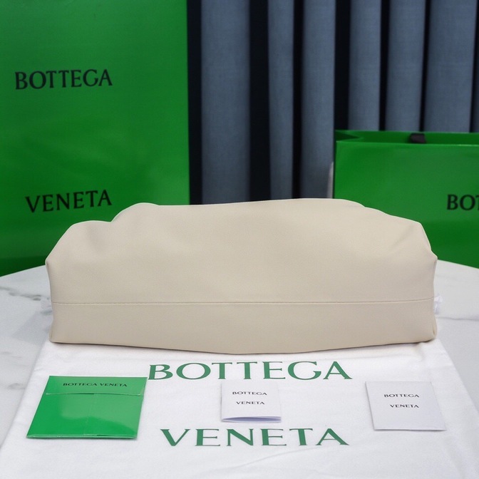 Bottega The Pouch White 26 Ss2022