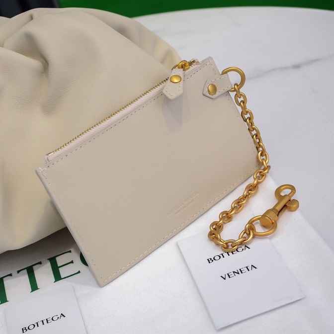 Bottega The Pouch White 26 Ss2022