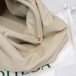 Bottega The Pouch White 26 Ss2022
