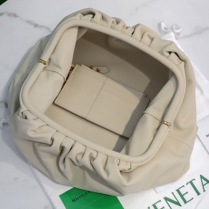 Bottega The Pouch White 26 Ss2022