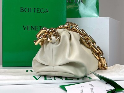 Bottega The Pouch White Yellow Chain 26 Ss2022