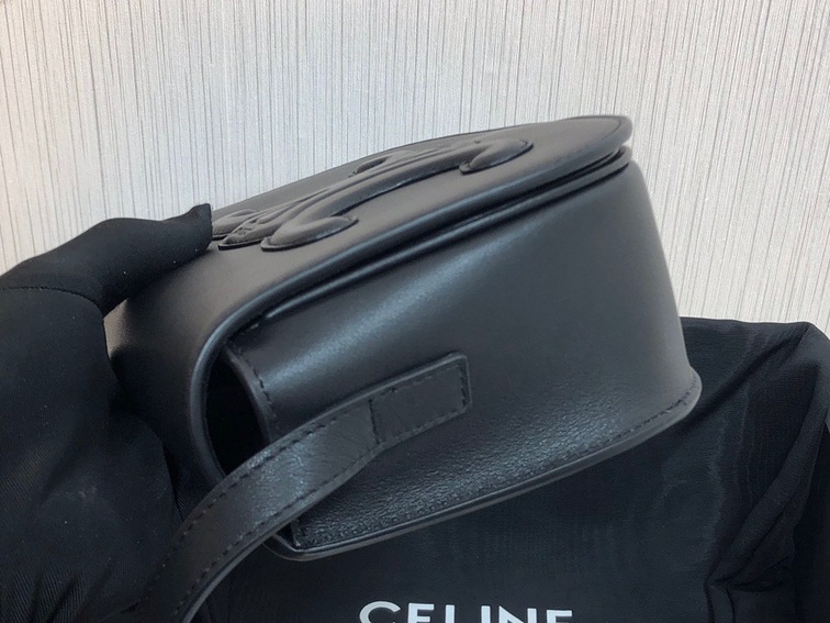 Celine Cuir Triomphe Black 18 Ss2022
