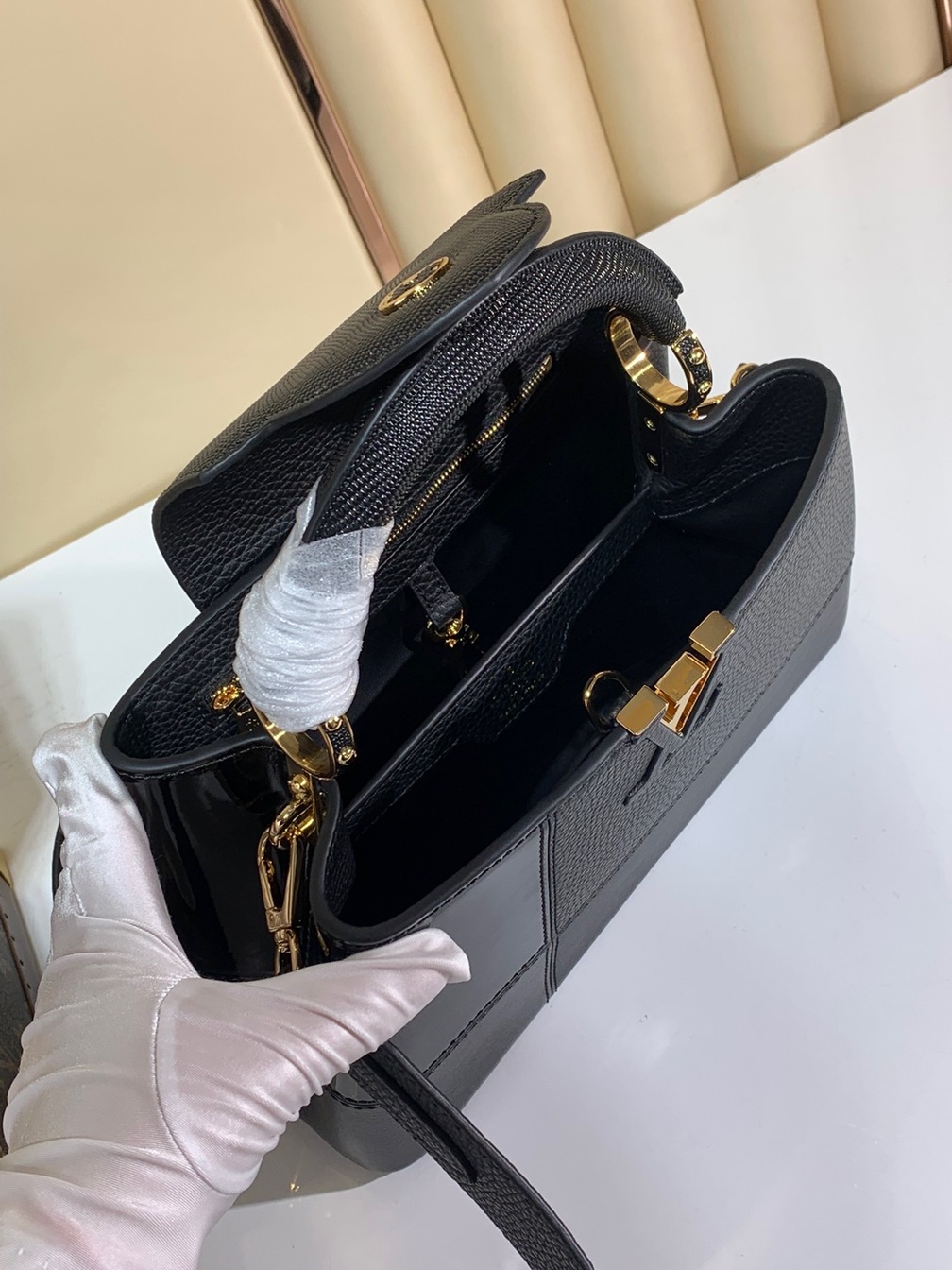 Lv Capucines Double Black 21 Ss2022