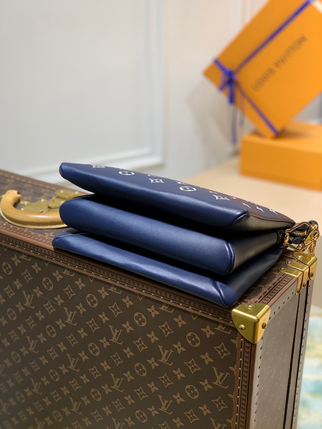 Lv Coussin Mono Black Ss2022