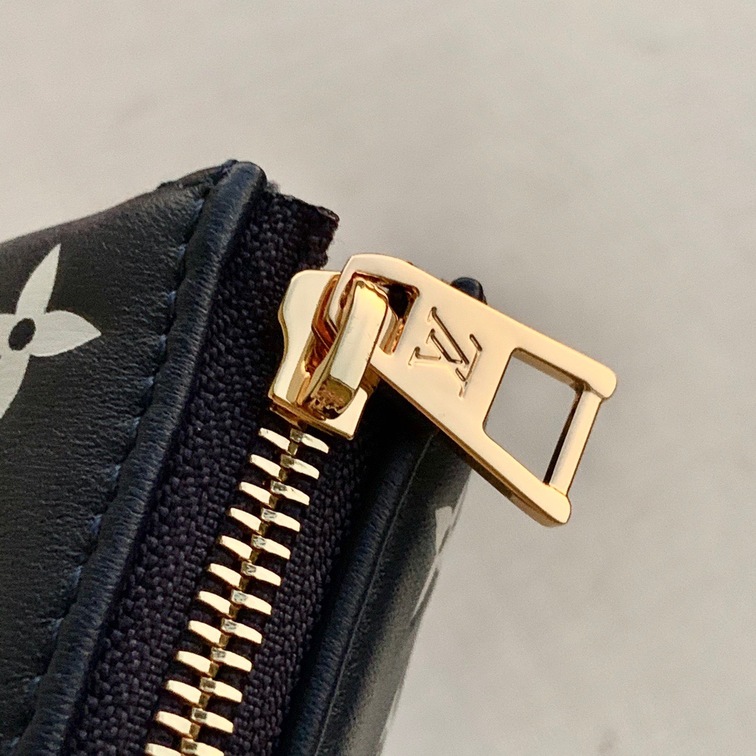 Lv Coussin Mono Black Ss2022