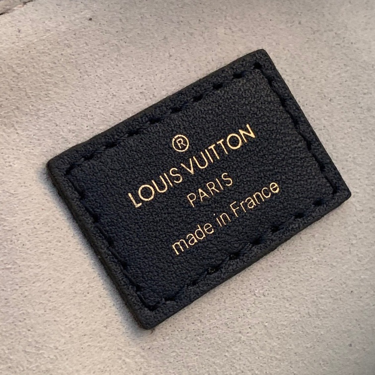 Lv Coussin Mono Black Ss2022