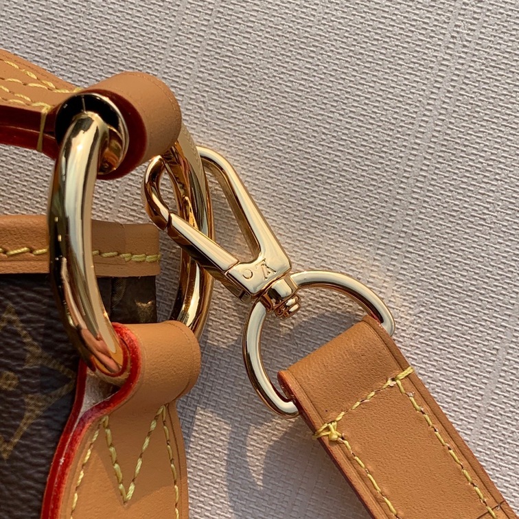 Lv Delightful Mono Brown 42 Ss2022