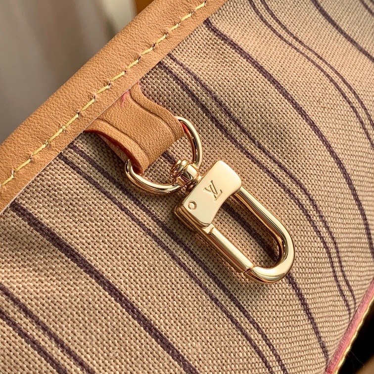 Lv Delightful Mono Brown 42 Ss2022