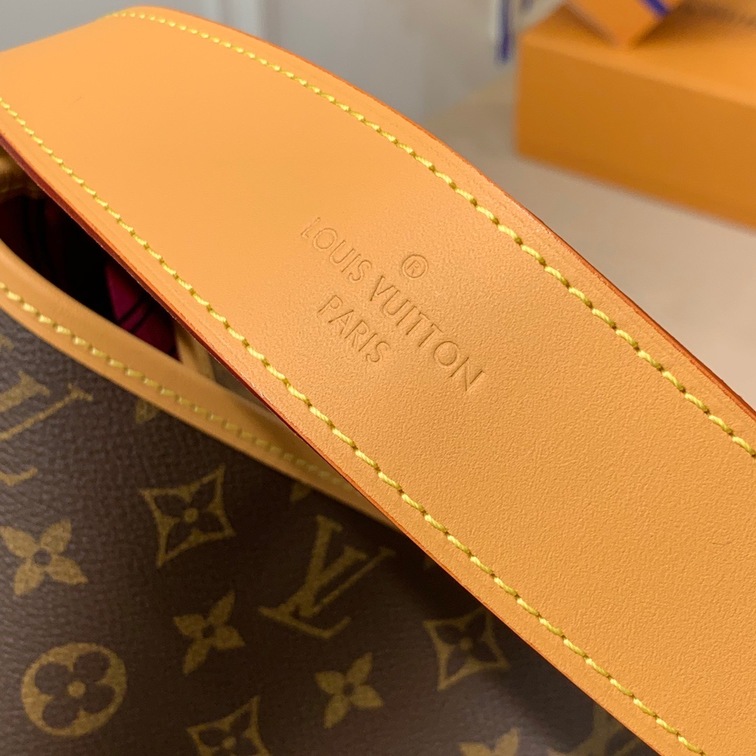 Lv Delightful Mono Brown 42 Ss2022