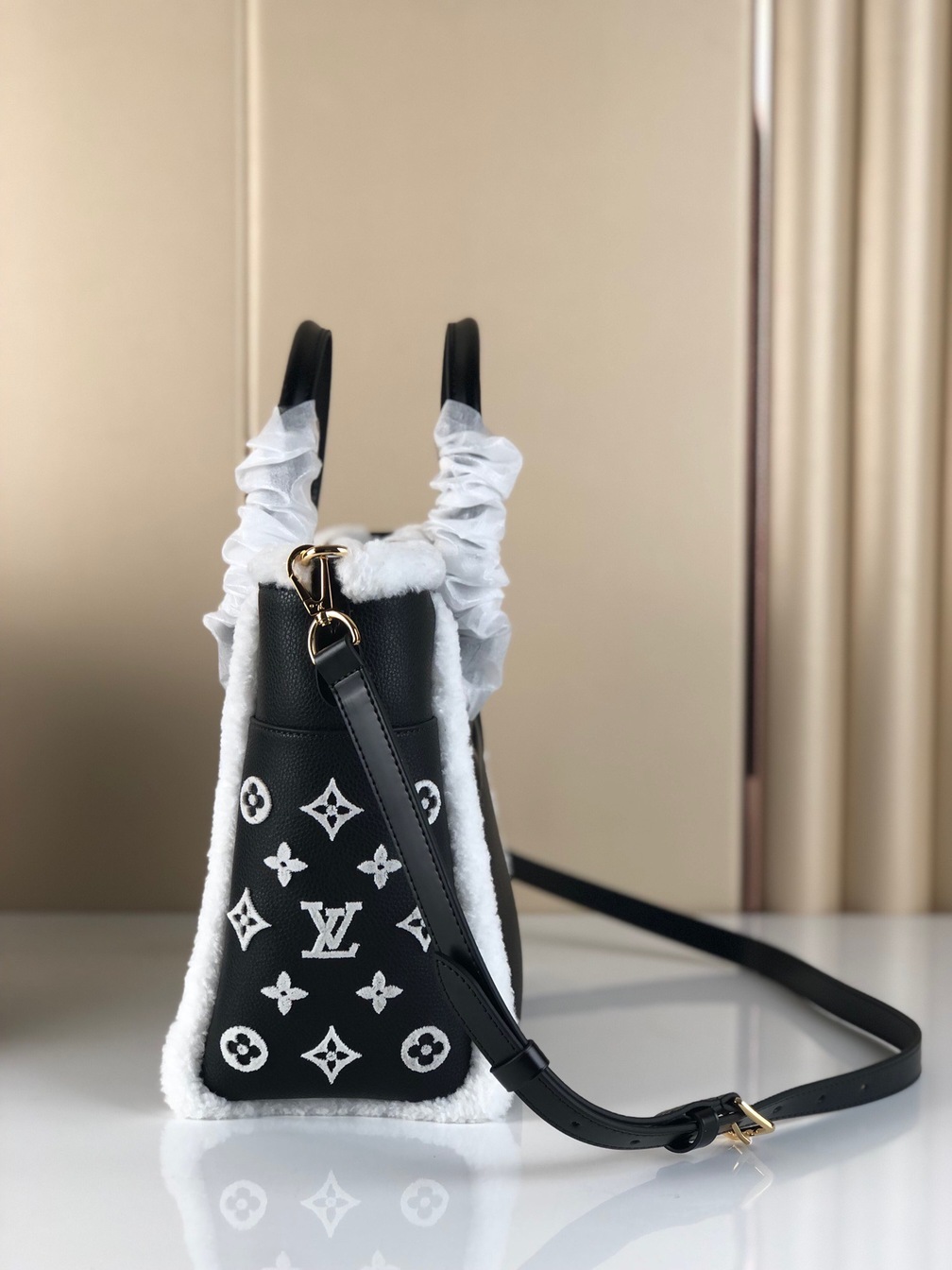 Lv On My Side Bag Black 305 Ss2022