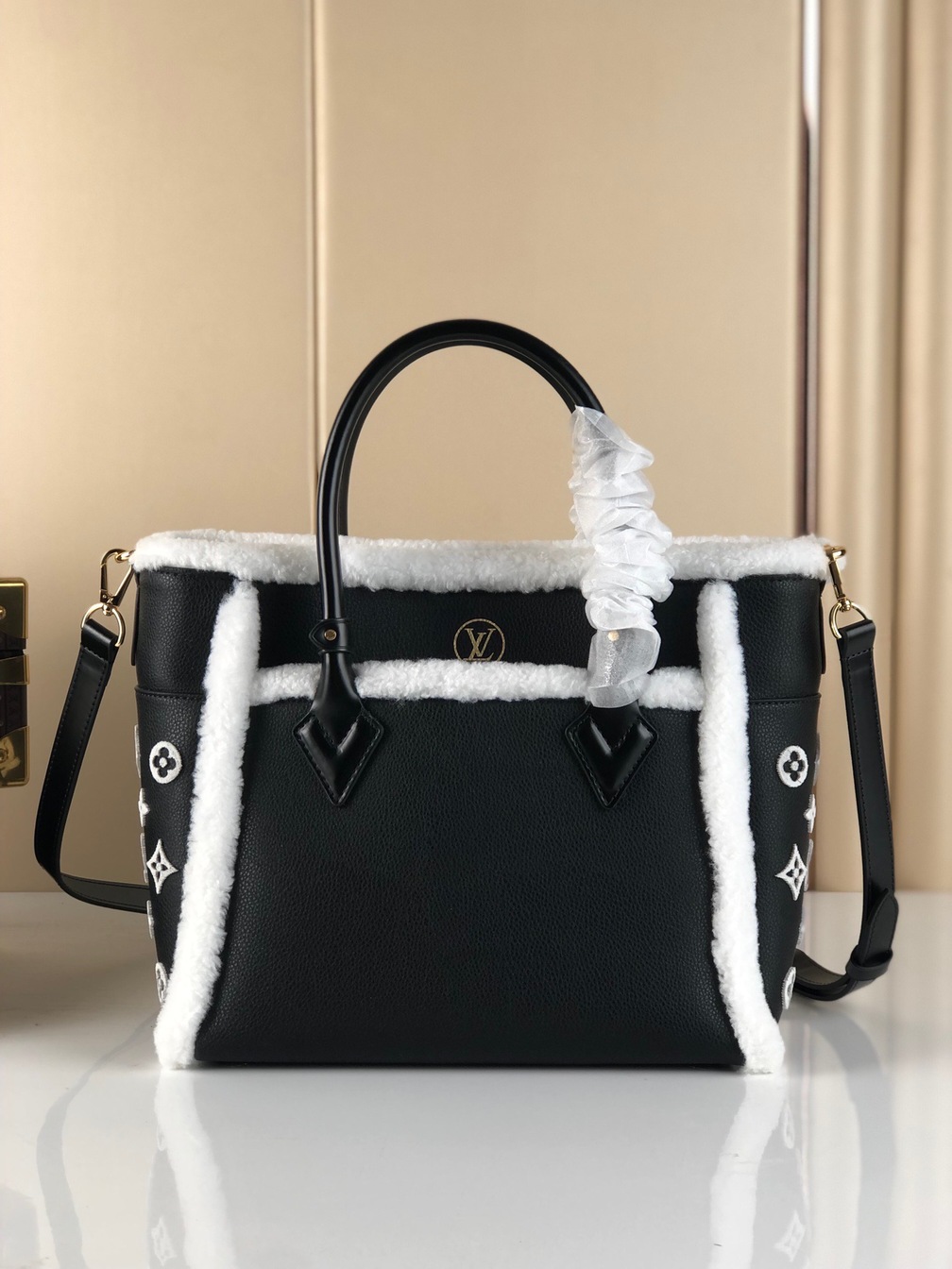 Lv On My Side Bag Black 305 Ss2022