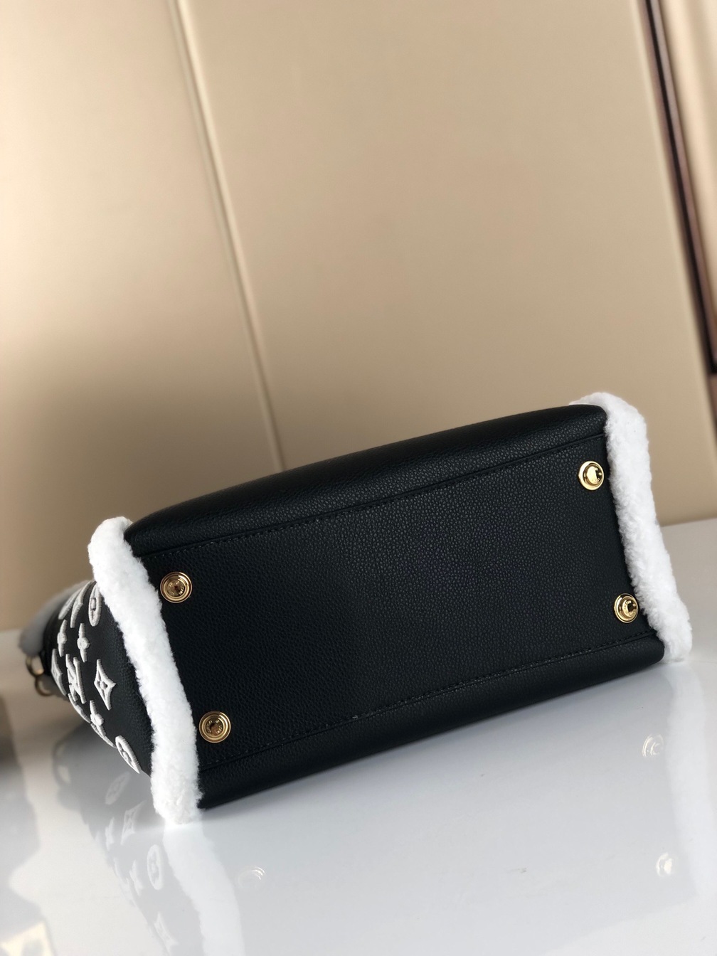 Lv On My Side Bag Black 305 Ss2022