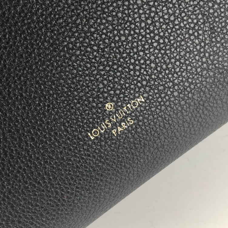 Lv On My Side Bag Black 305 Ss2022