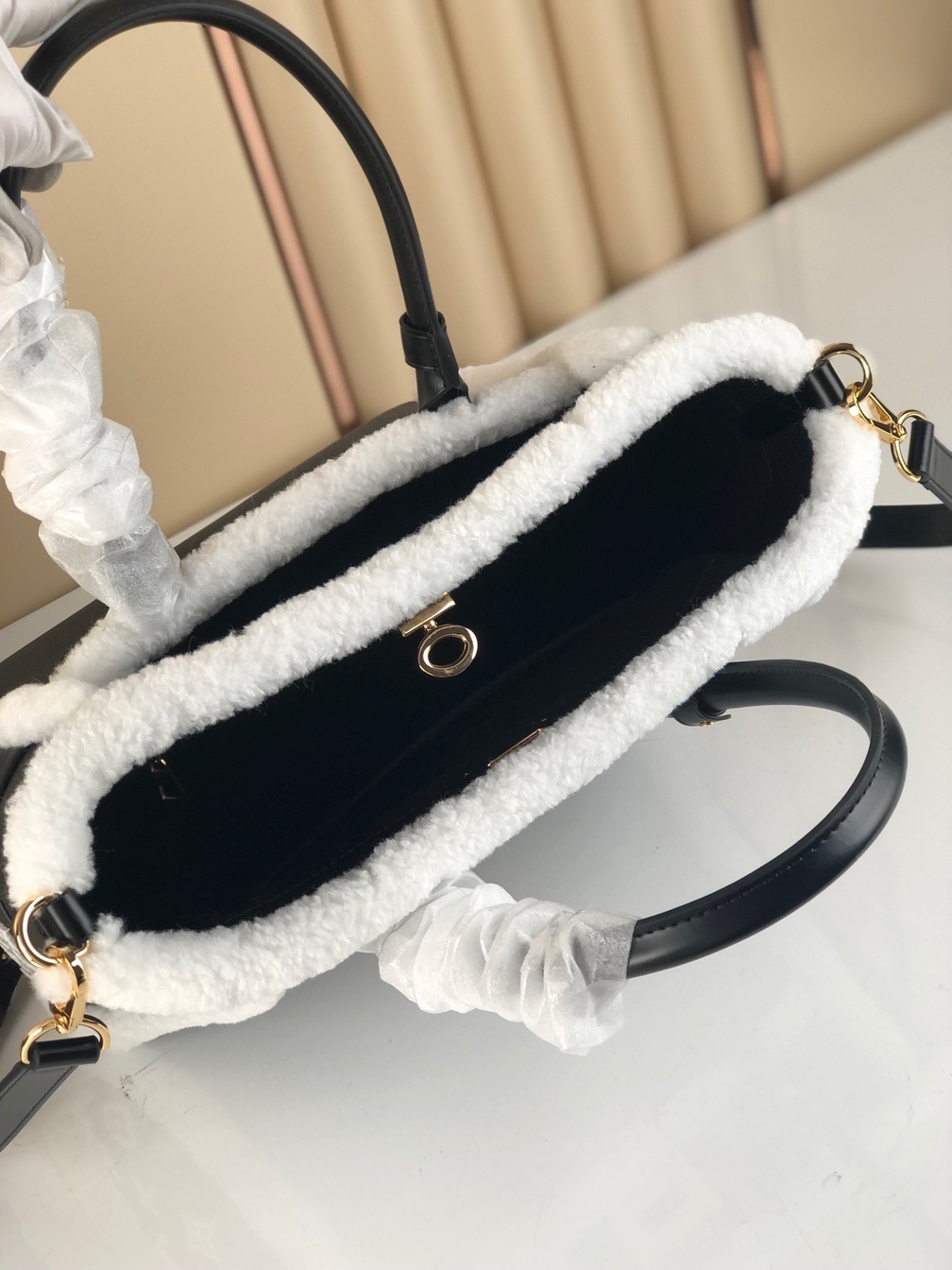 Lv On My Side Bag Black 305 Ss2022