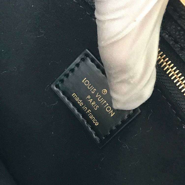 Lv On My Side Bag Black 305 Ss2022