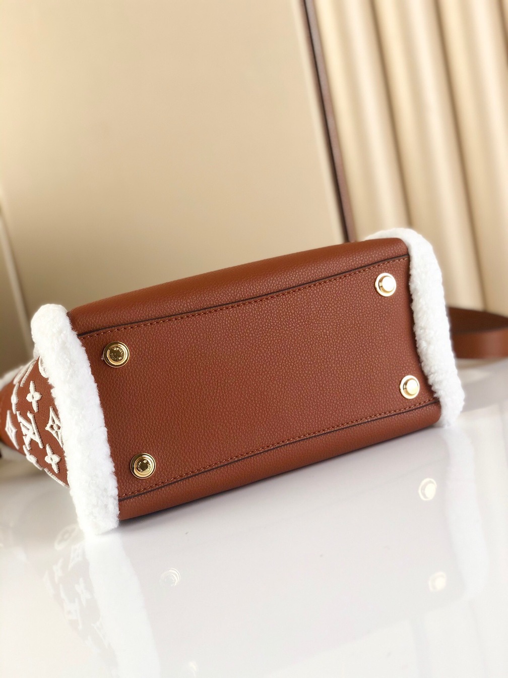 Lv On My Side Bag Brown 305 Ss2022