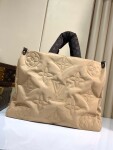 Lv Onthego Mono Beige 41 Ss2022