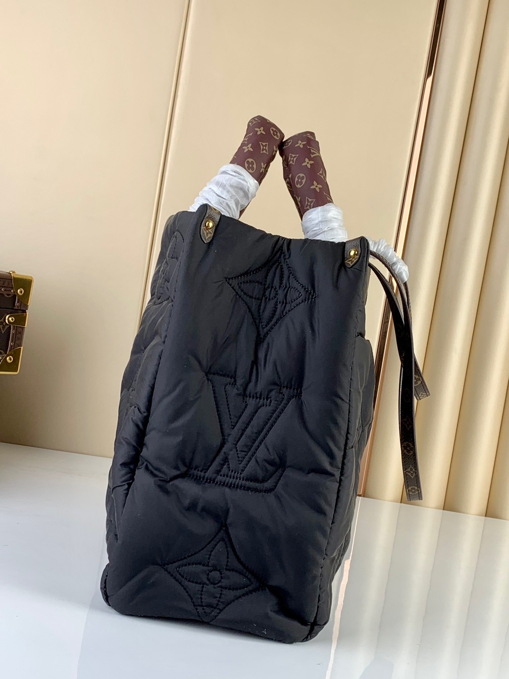 Lv Onthego Mono Black 41 Ss2022
