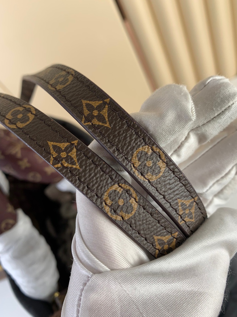 Lv Onthego Mono Black 41 Ss2022