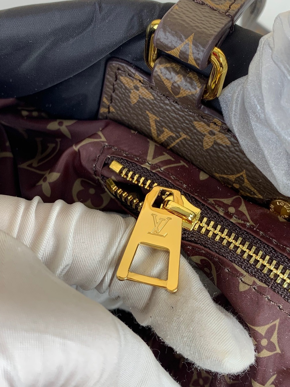Lv Onthego Mono Black 41 Ss2022