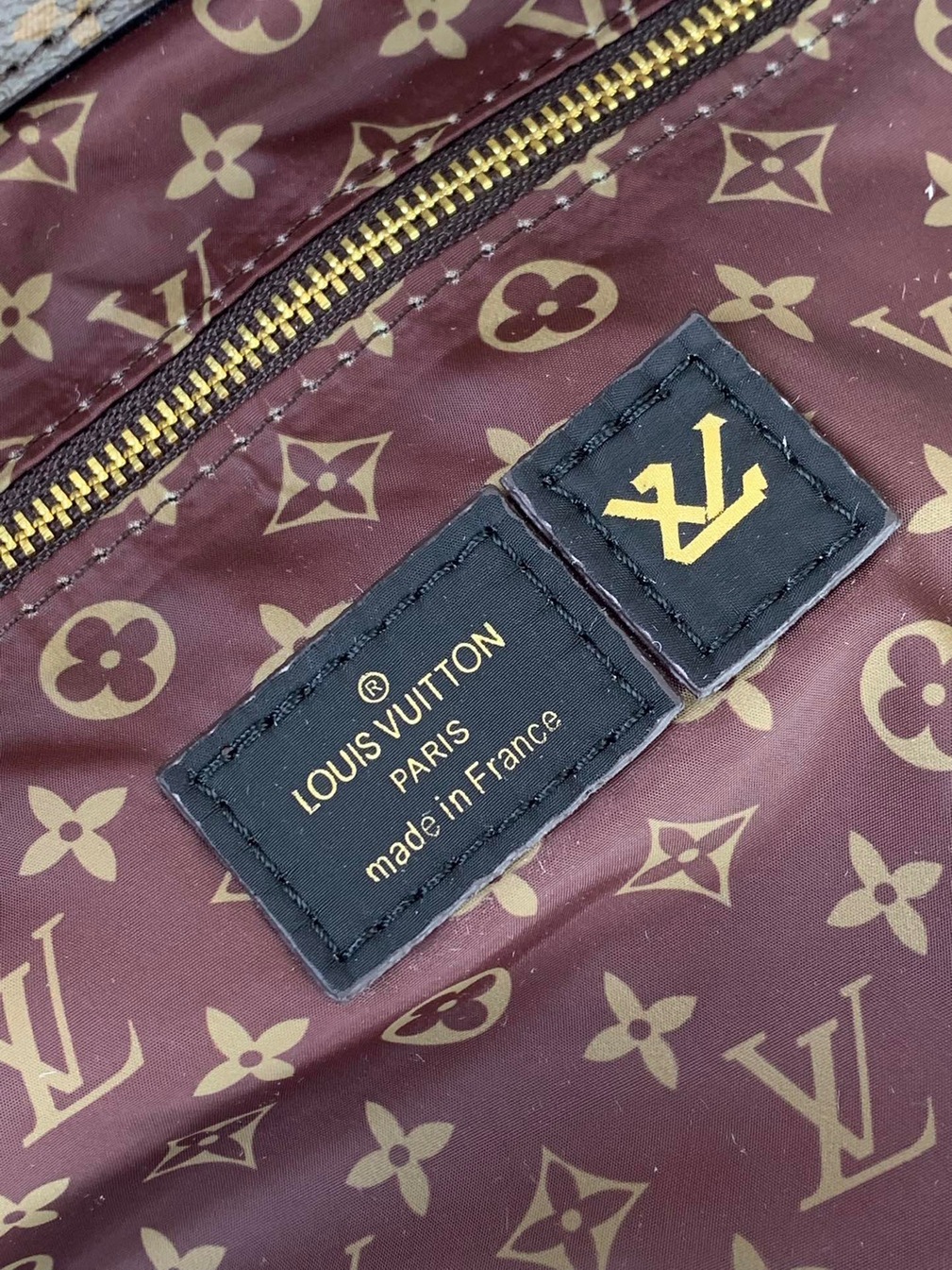 Lv Onthego Mono Black 41 Ss2022