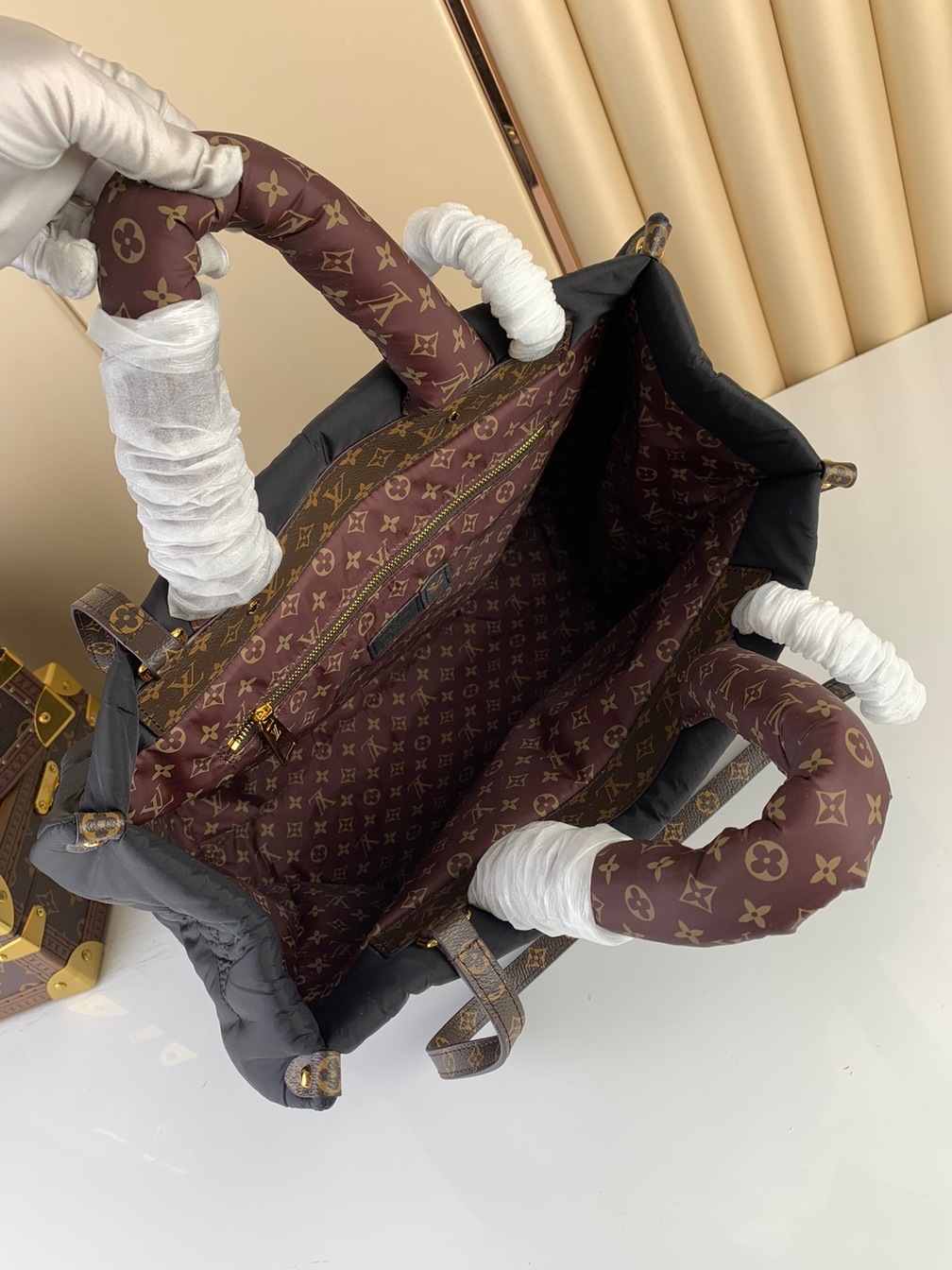 Lv Onthego Mono Black 41 Ss2022