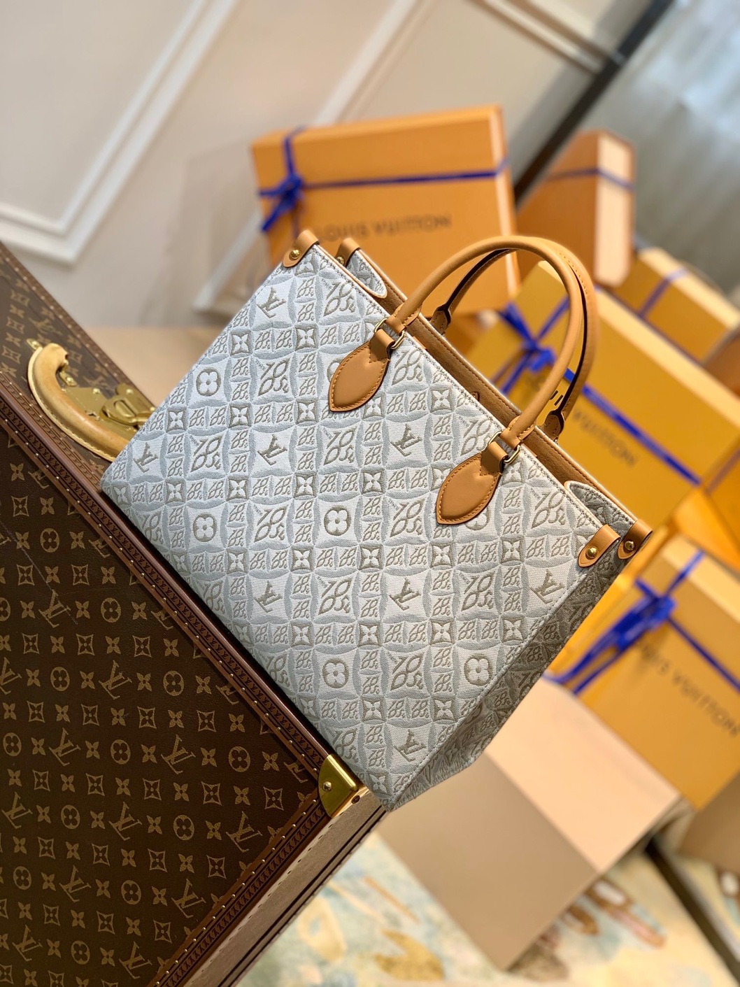 Lv Onthego Mono White 1854 Ss2022