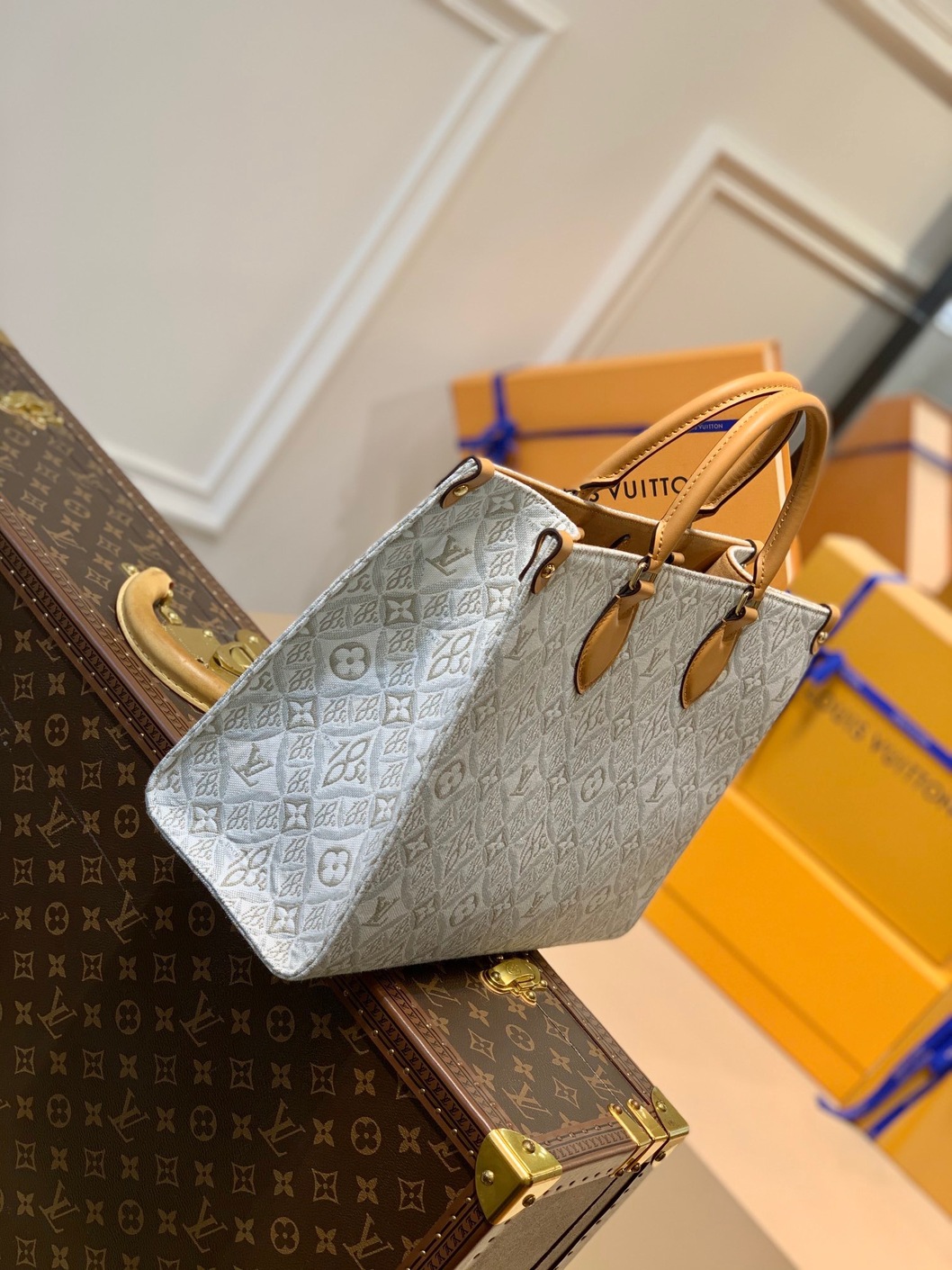 Lv Onthego Mono White 1854 Ss2022