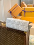 Lv Onthego Mono White 1854 Ss2022