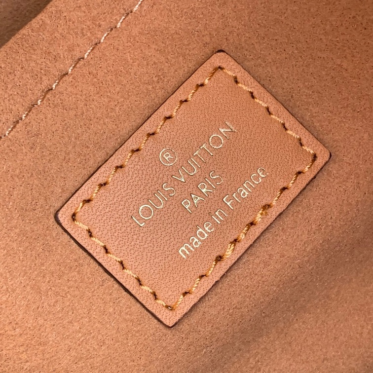 Lv Onthego Mono White 1854 Ss2022