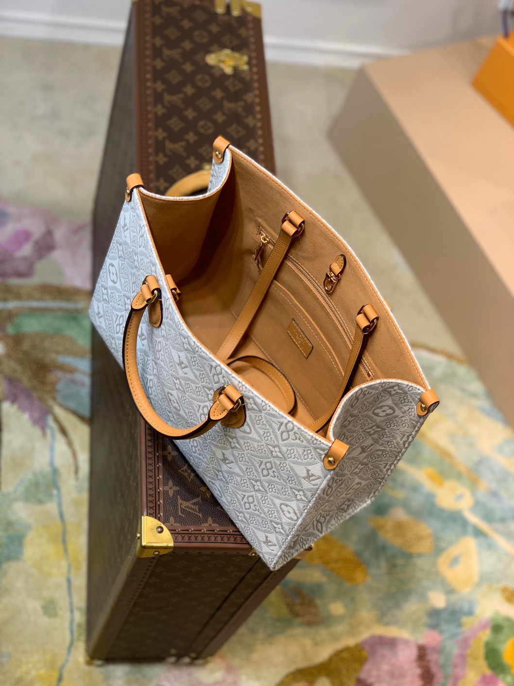 Lv Onthego Mono White 1854 Ss2022