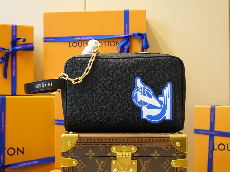 Lvxnba Cloakroom Dopp Kit Ss2022