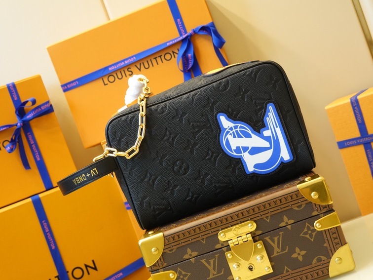 Lvxnba Cloakroom Dopp Kit Ss2022