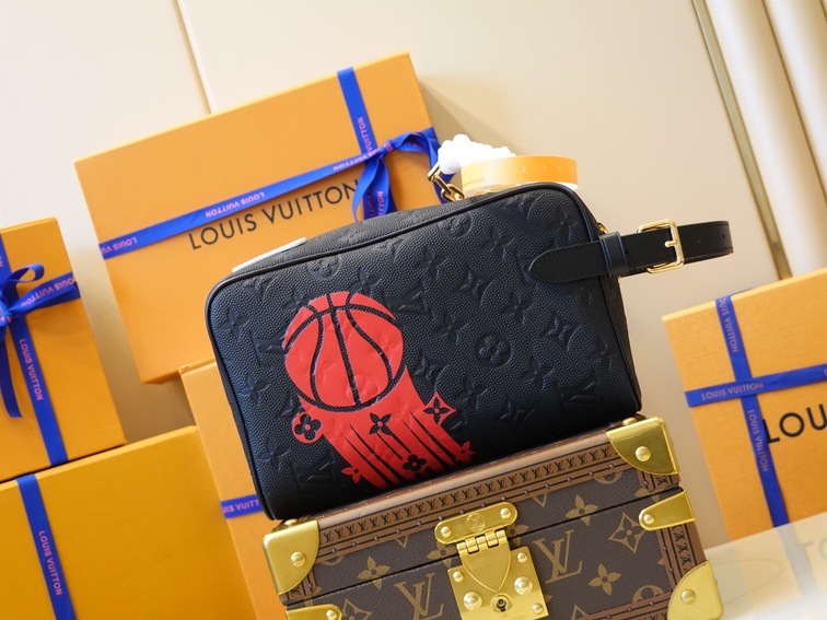 Lvxnba Cloakroom Dopp Kit Ss2022