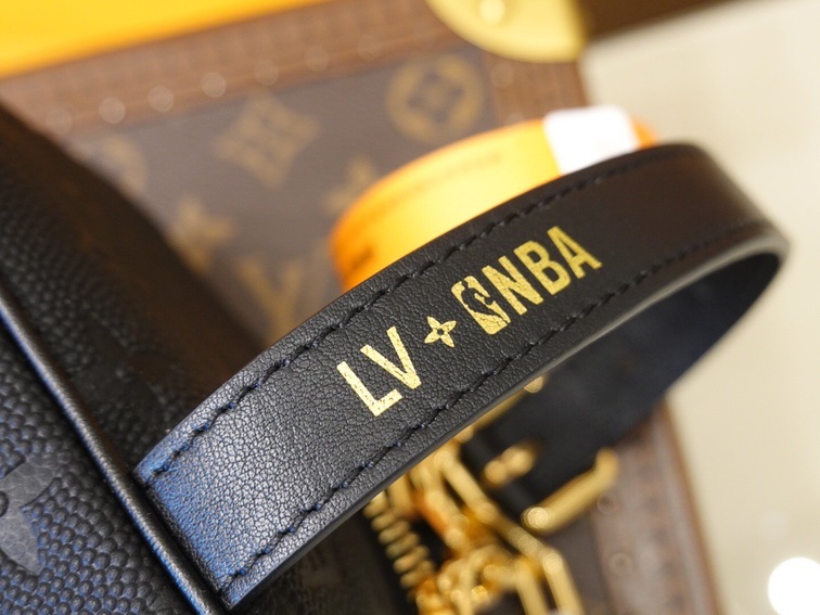 Lvxnba Cloakroom Dopp Kit Ss2022