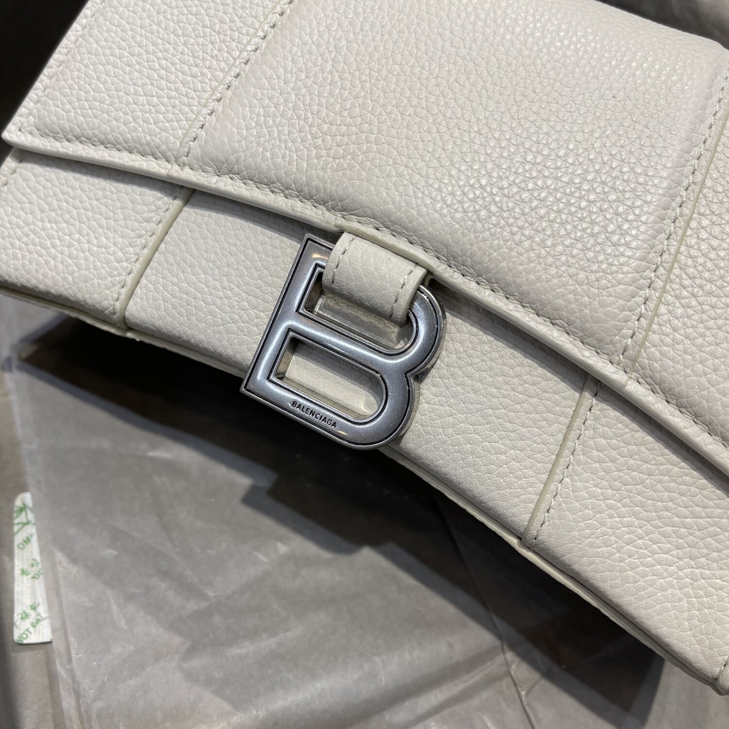Balen Hourglass Lamskin White Xs 19