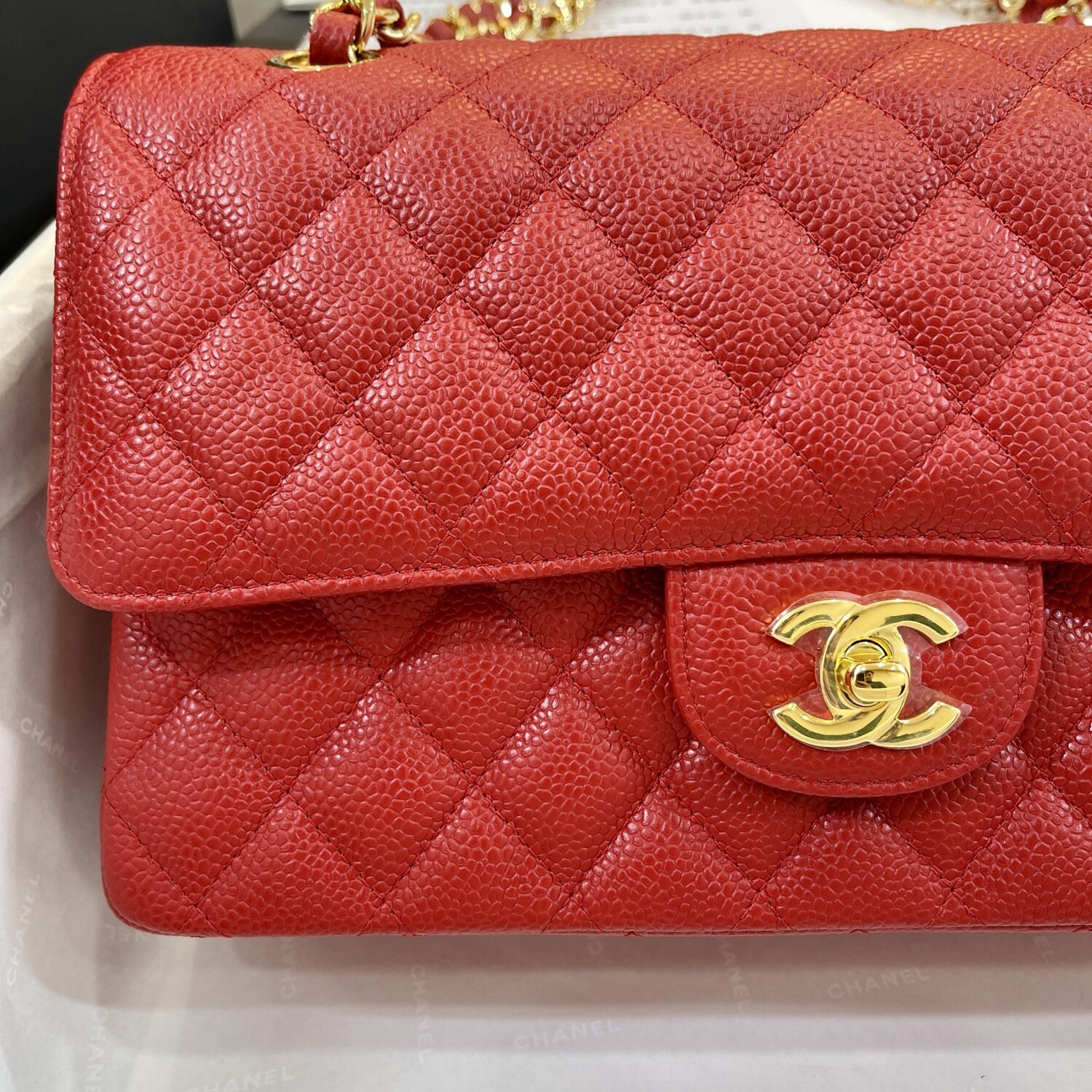 Chanel Classic Flat 25 Red Haas