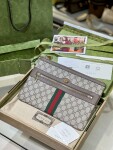 Gucci Clutch Tab T10