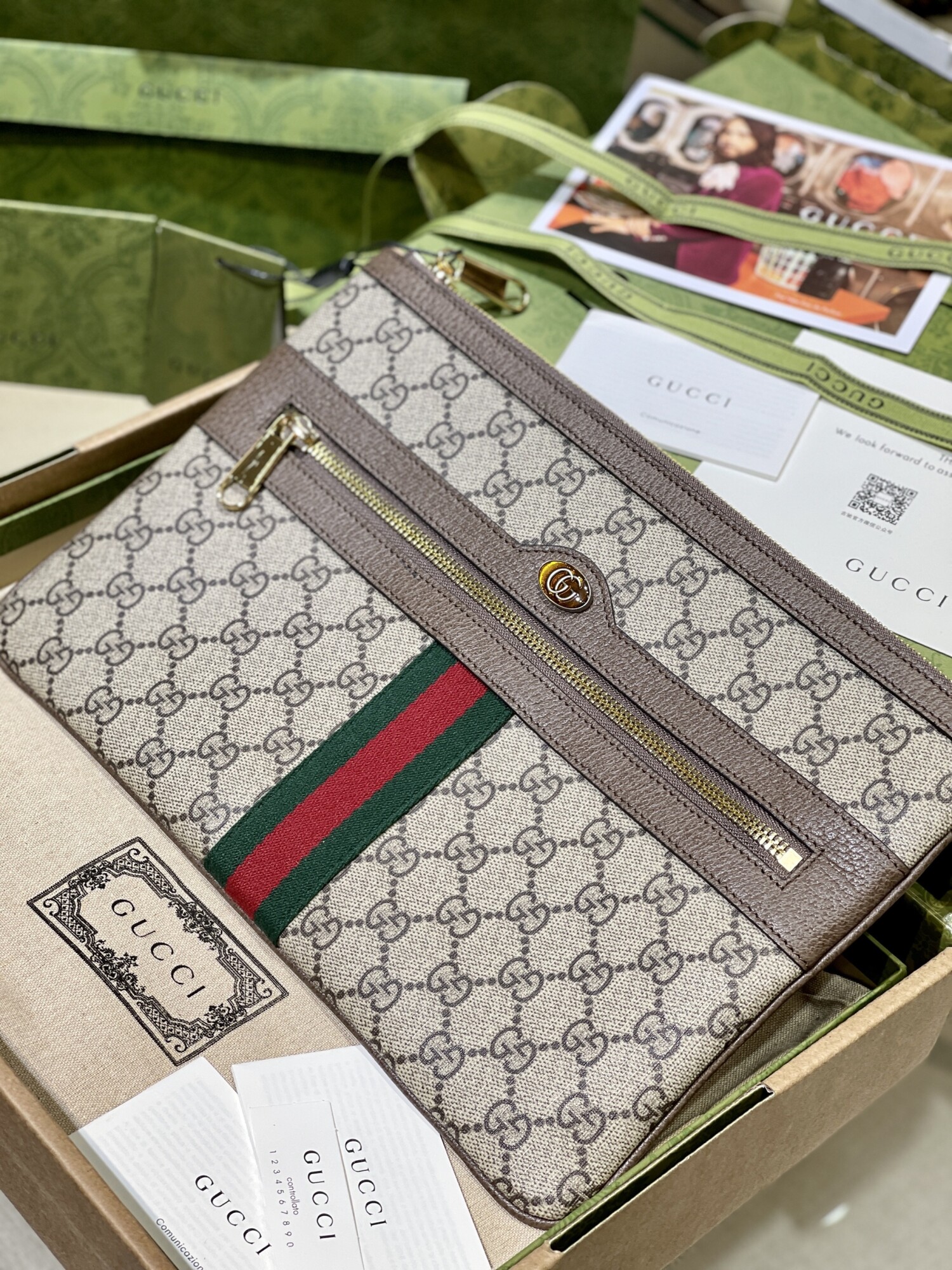 Gucci Clutch Tab T10