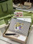 Gucci Clutch Tab Tiger Brown
