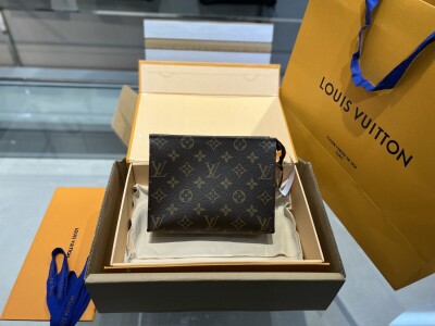 Clutch Lv Pouch 19 19cm