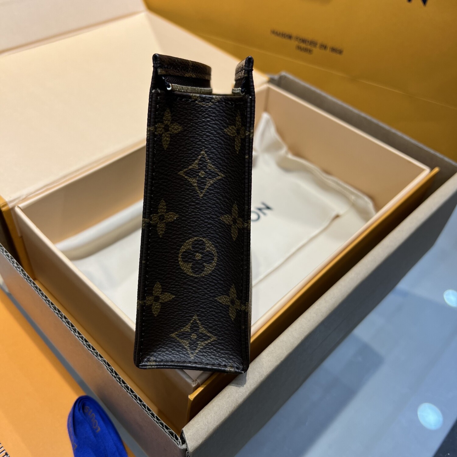 Clutch Lv Pouch 19 19cm